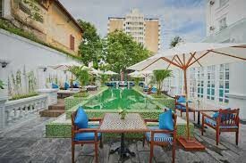 Khách Sạn Manoir Des Arts 5