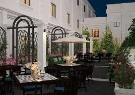 Khách Sạn Manoir Des Arts 8