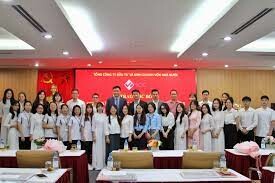 ĐẦU TƯ VÀ PHÁT TRIỂN DỊCH VỤ TỔNG HỢP VĂN HIẾN 13