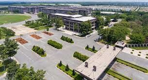 TRƯỜNG ĐẠI HỌC QUỐC TẾ MIỀN ĐÔNG (EIU) 18