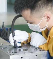 Công Ty Khuôn Mẫu Chính Xác Vân Phong 2