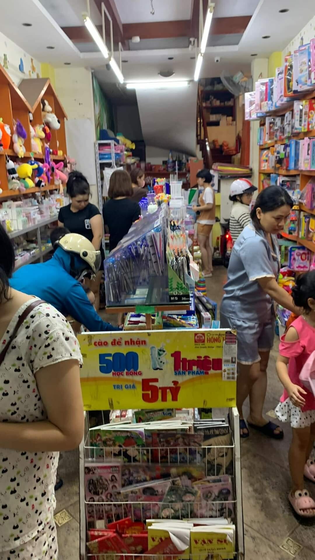 Nhà sách Chắp cánh Tuổi thơ 2