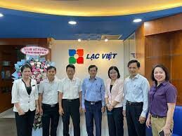 Công ty Cổ phần Tin học Lạc Việt 9