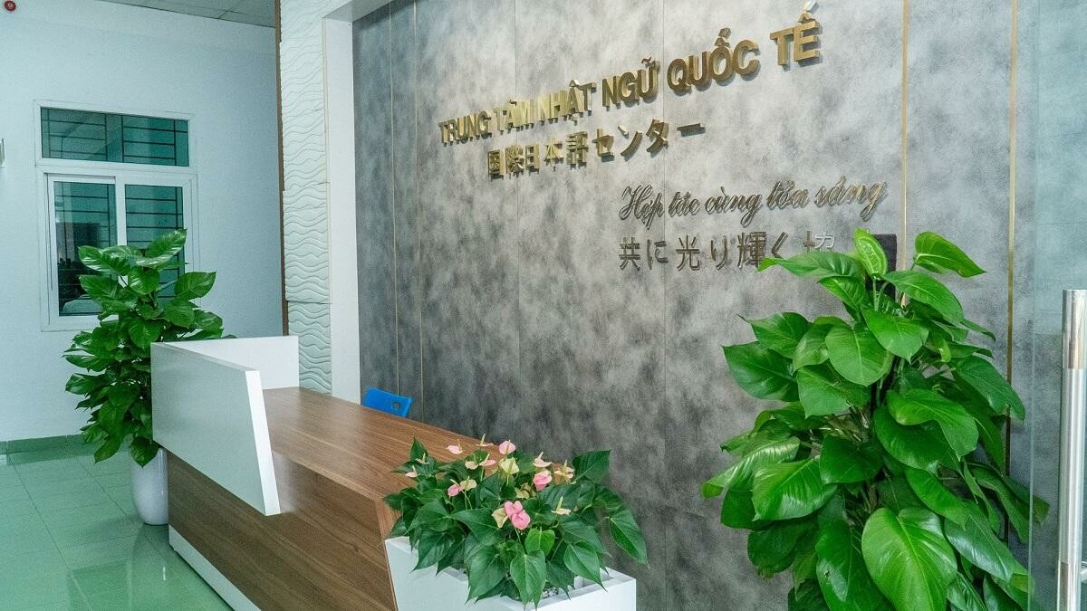Đầu Tư Và Quan Hệ Quốc Tế GLC Group 5