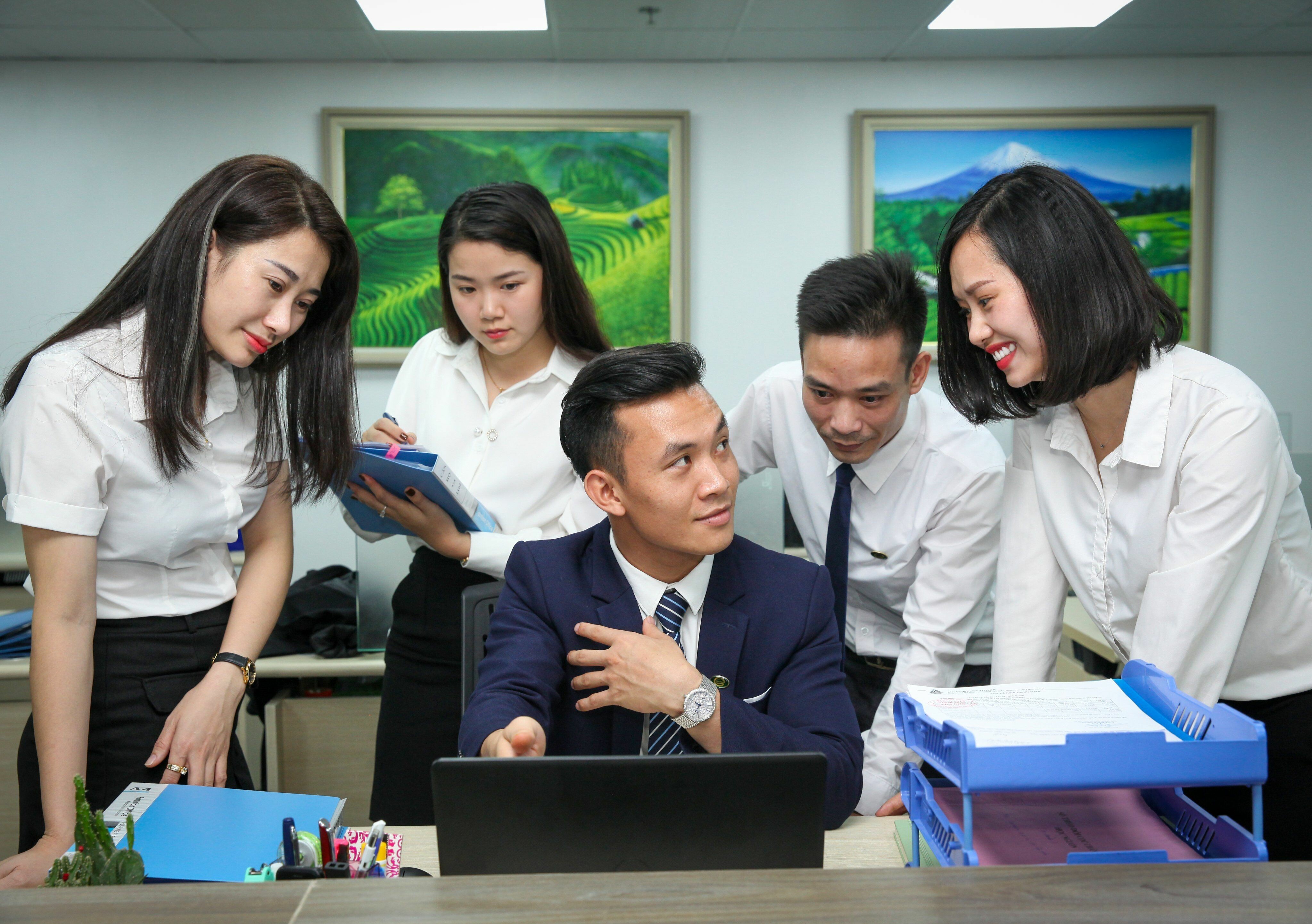 Đầu Tư Và Quan Hệ Quốc Tế GLC Group 9