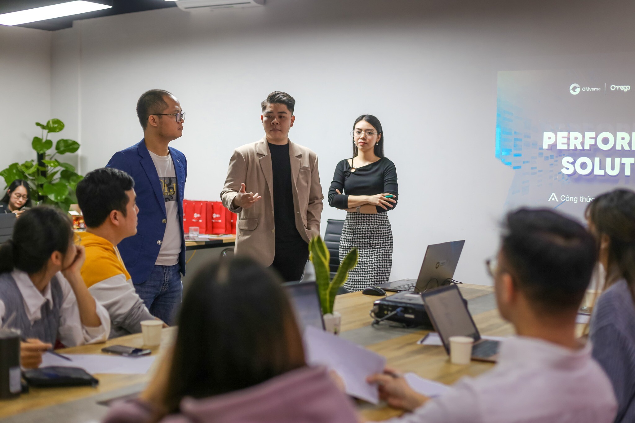 Truyền Thông Toàn Cầu Omega 2