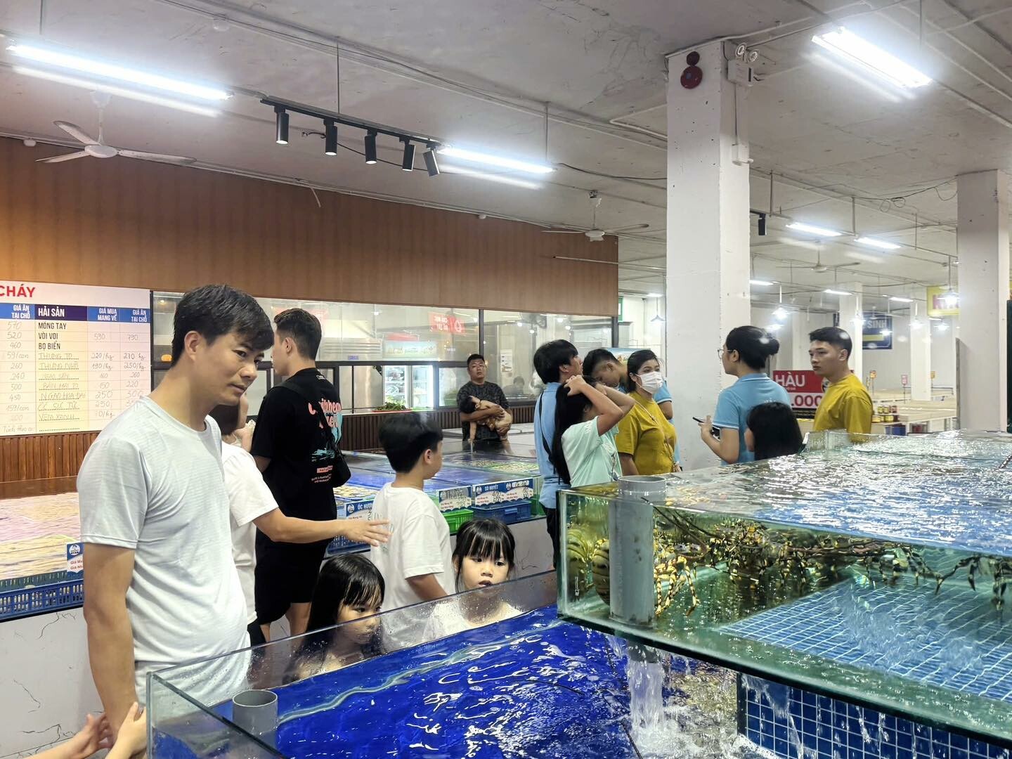 Vựa Hải Sản Bãi Cháy 8