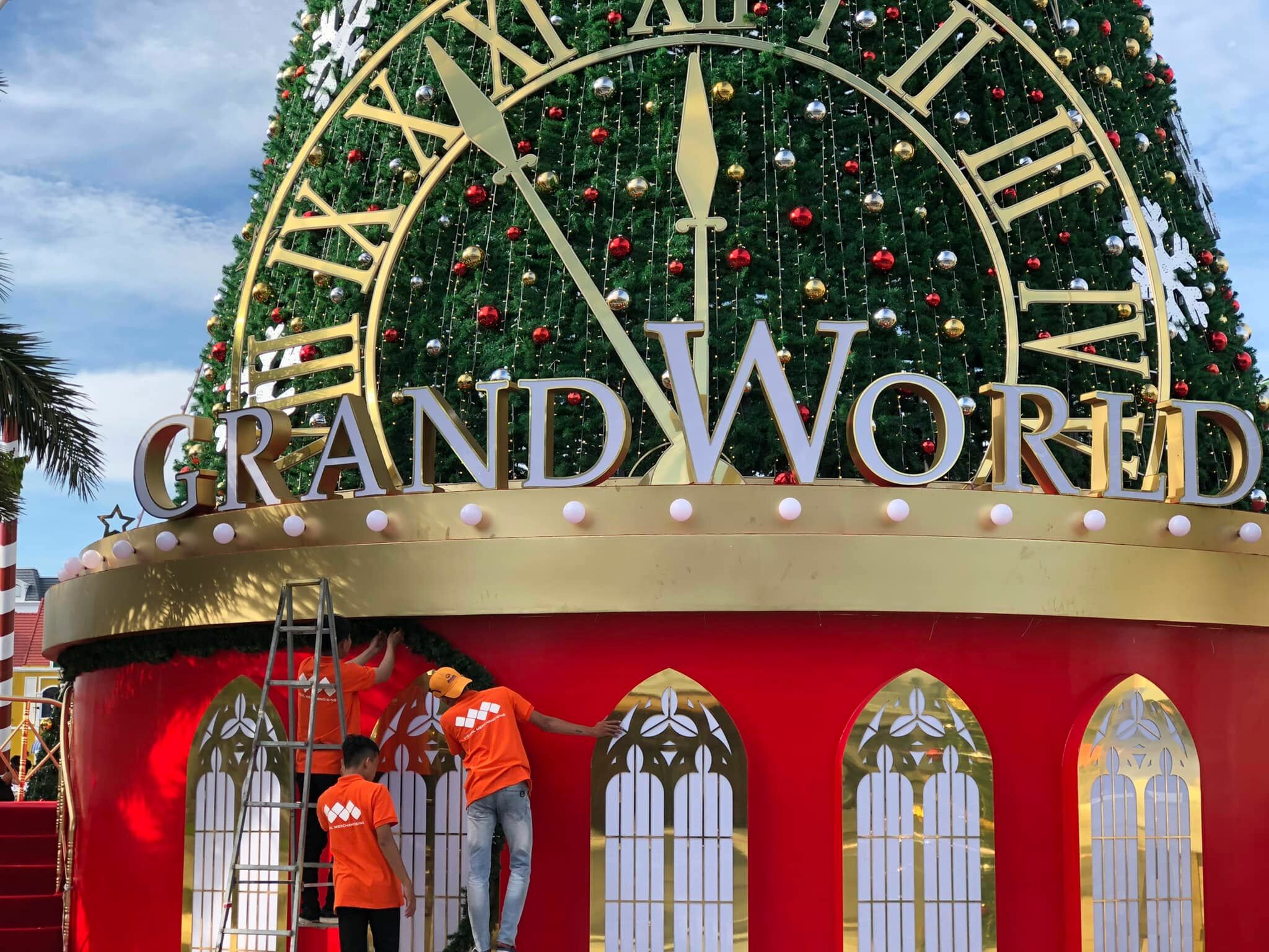 VISUAL MERCHANDISING 3