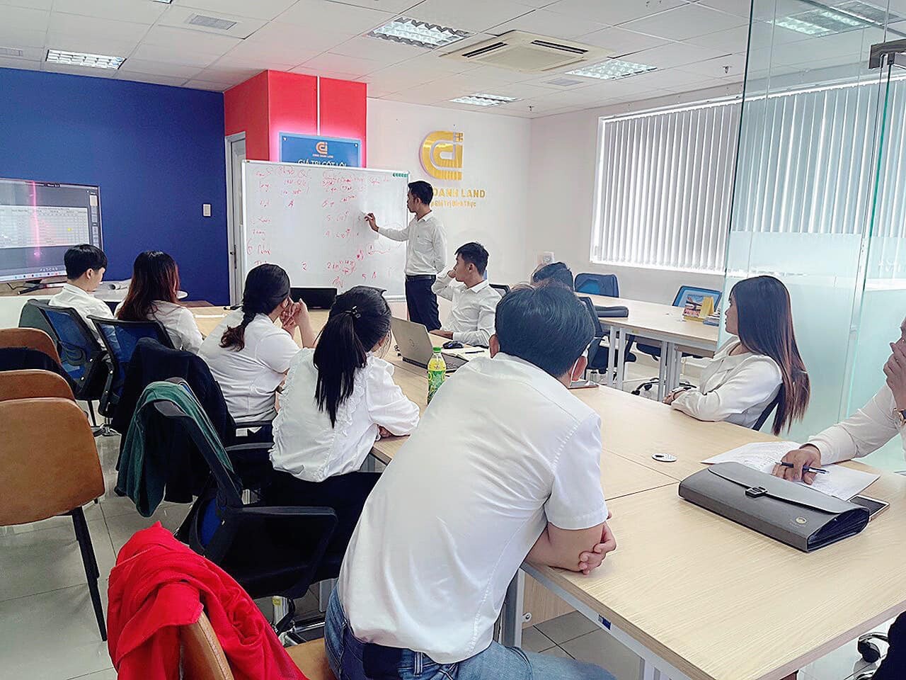 ĐỊA ỐC CHÍNH DANH 10