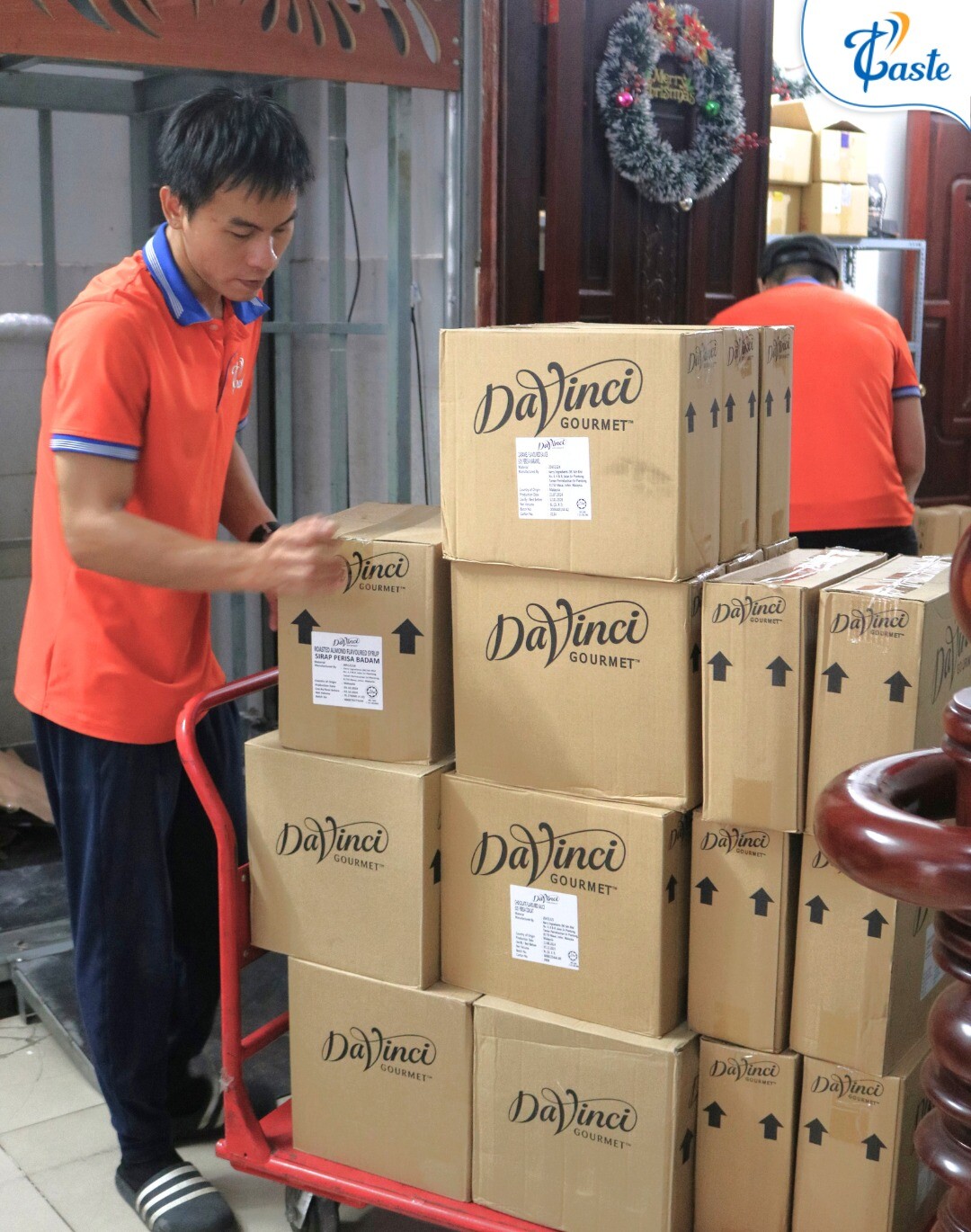 Thương Mại Và Dịch Vụ P-Taste 1