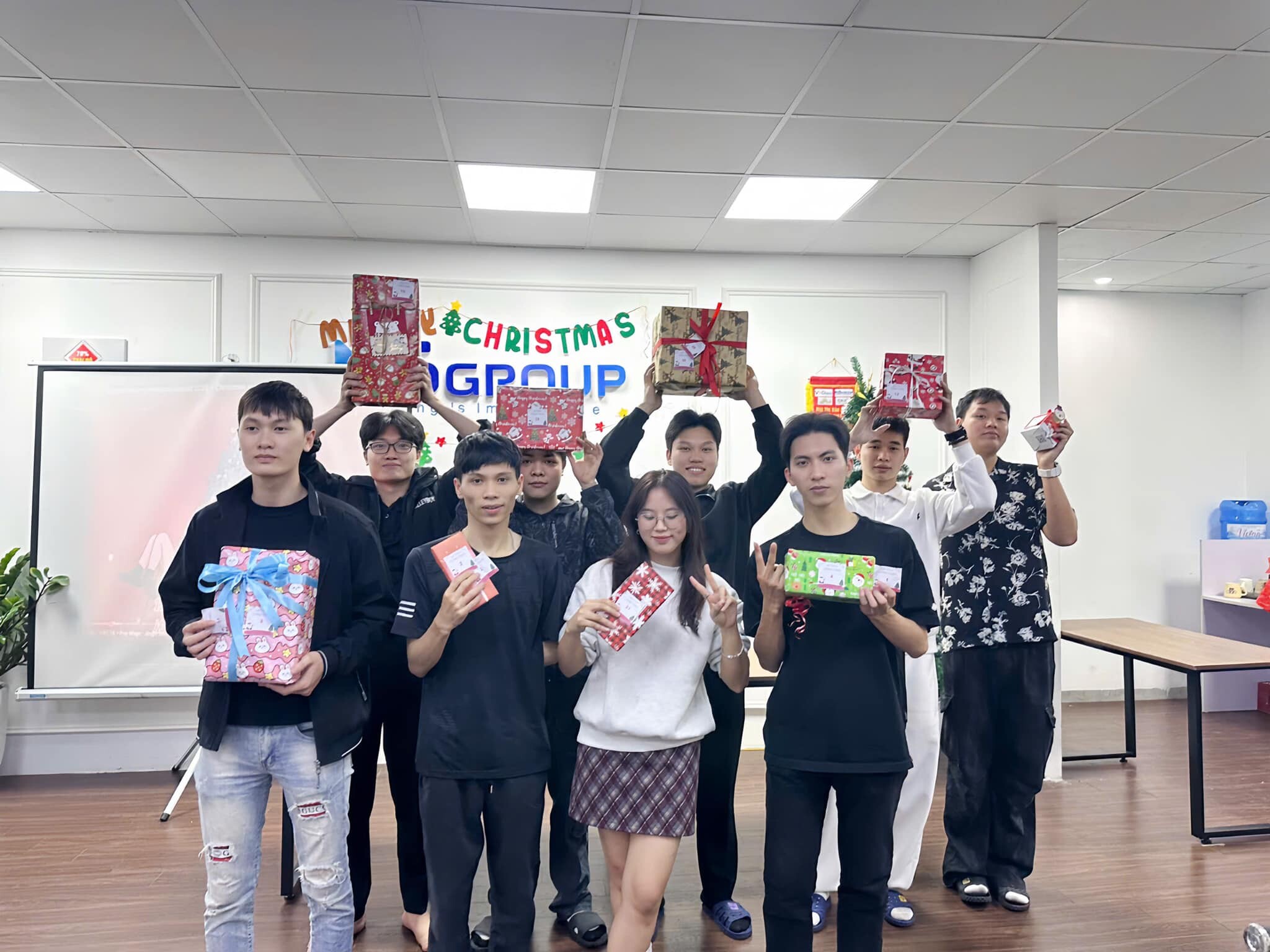 TẬP ĐOÀN ĐẤT TỔ 9