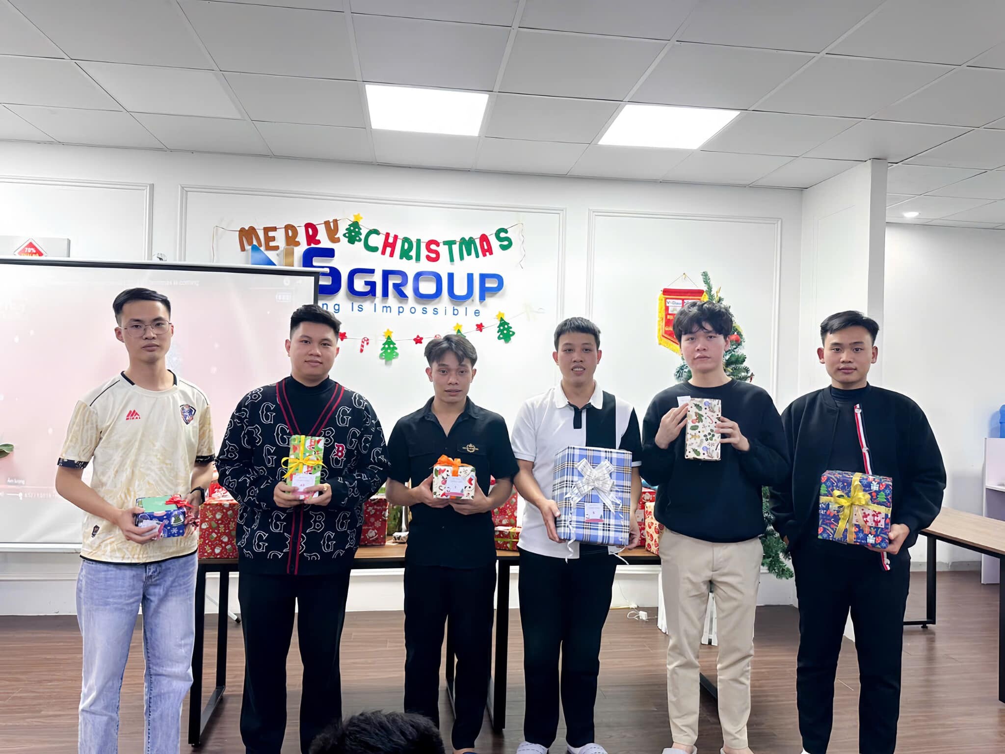 TẬP ĐOÀN ĐẤT TỔ 10