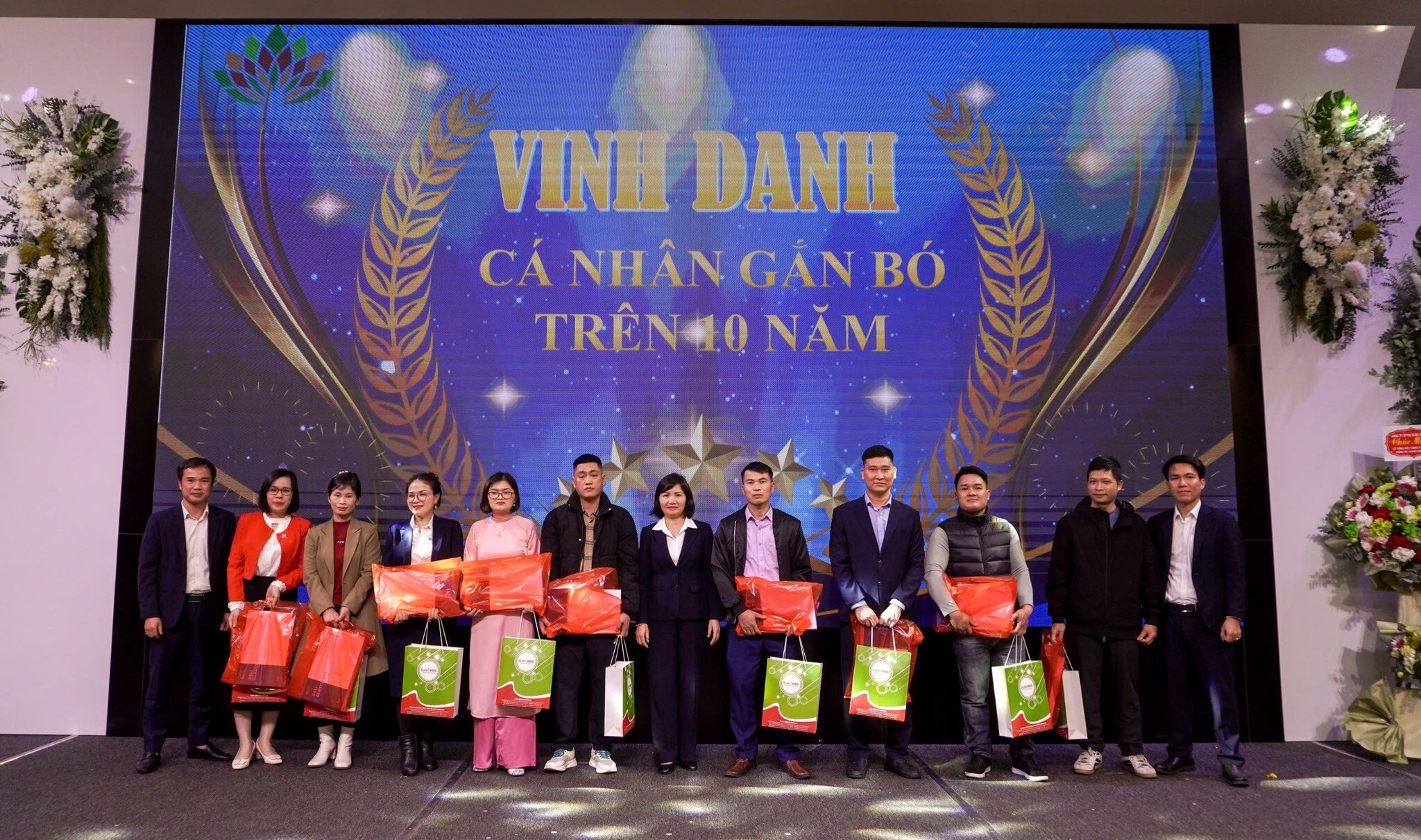 NHỰA CHÂU ÂU XANH 4