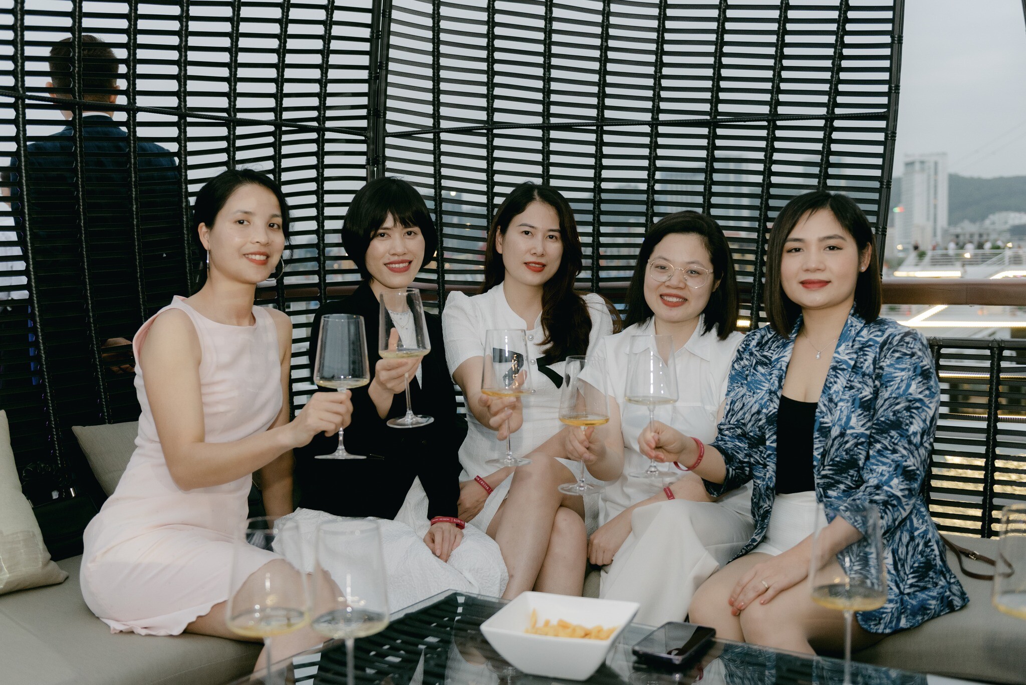 Nhà hàng Ambassador Cruise Hạ Long 9