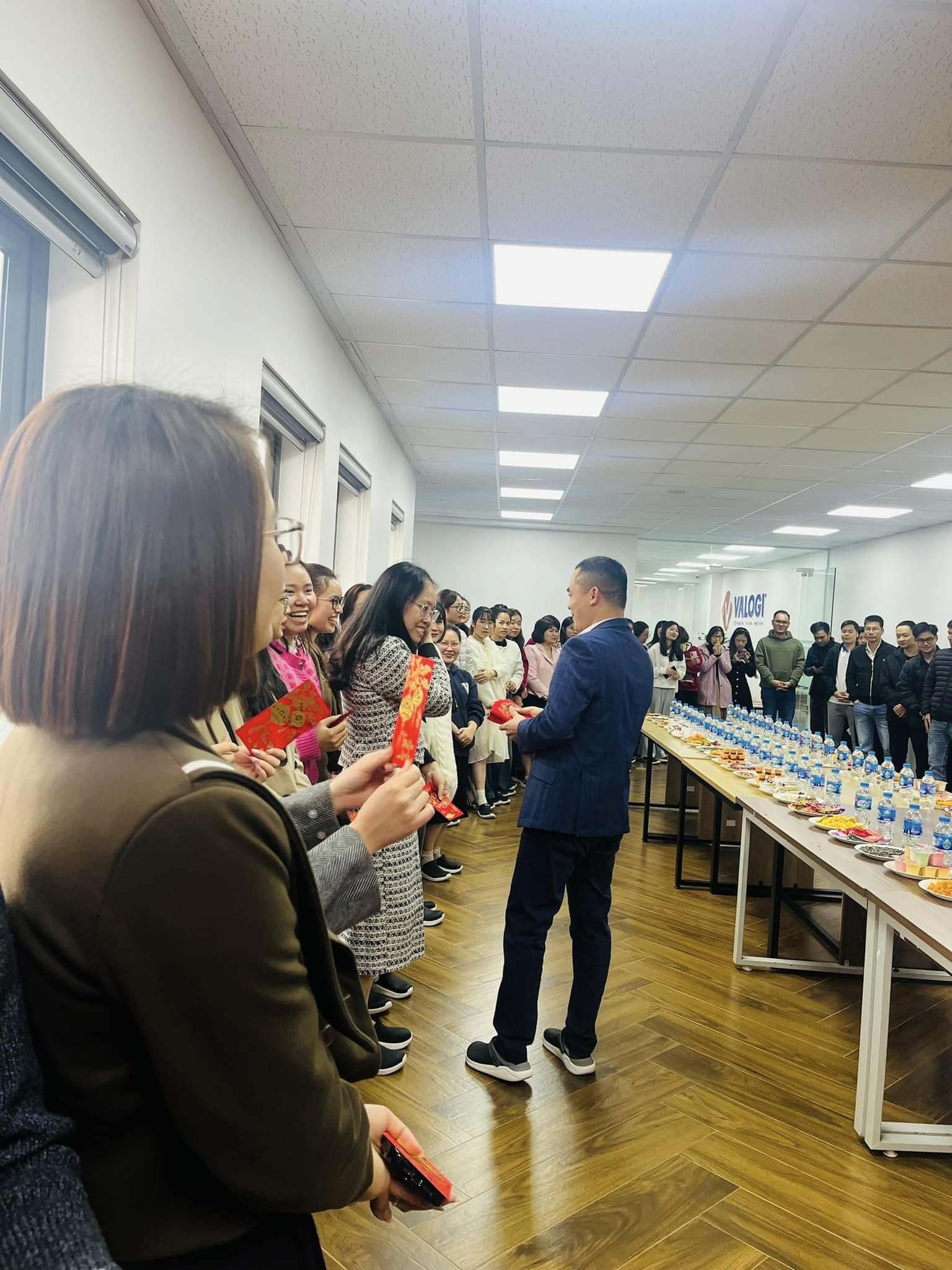 THƯƠNG MẠI DỊCH VỤ VẬN TẢI VIỆT Á - VALOGI 3