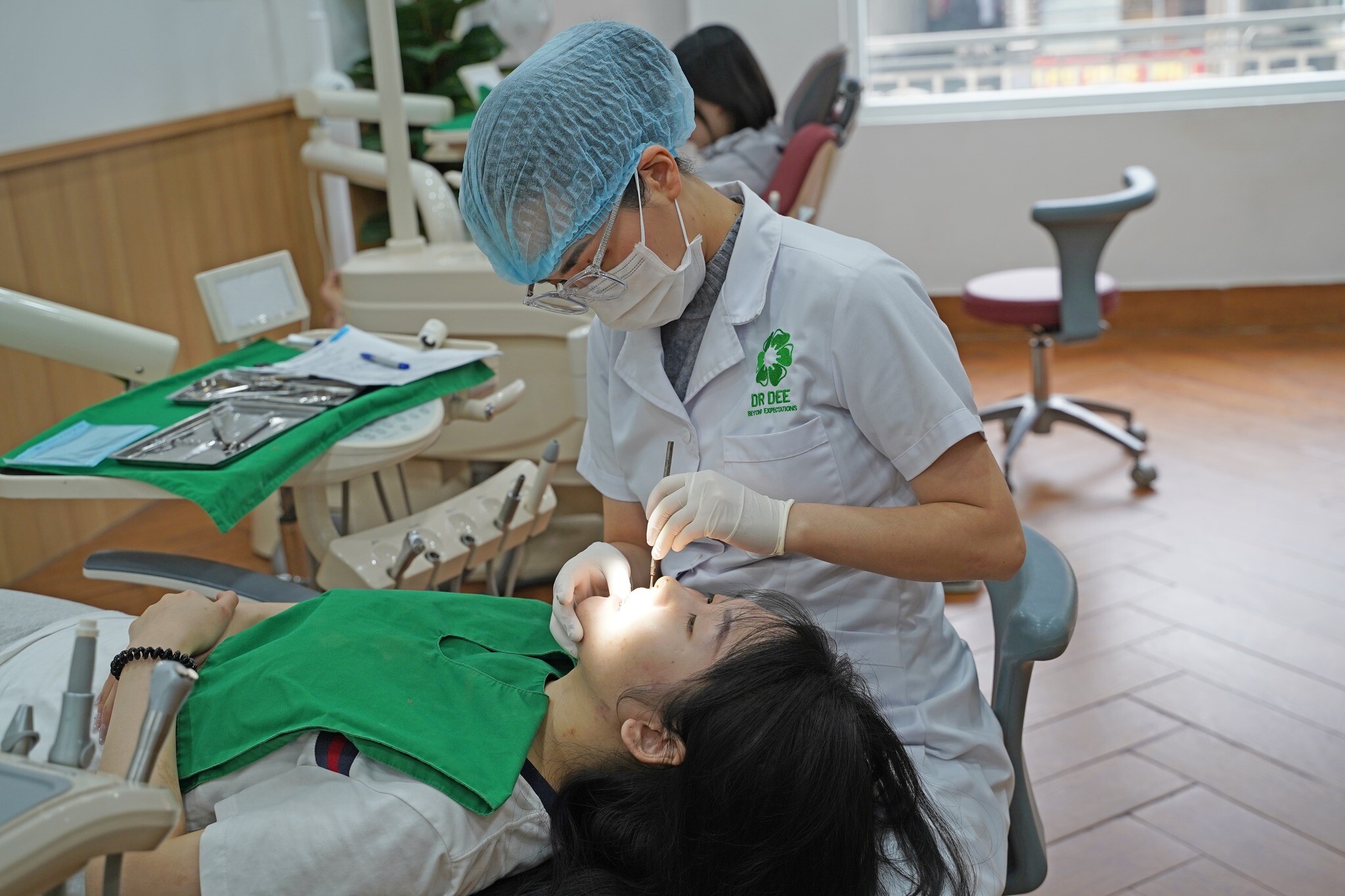 NHA KHOA QUỐC TẾ DR DEE 10