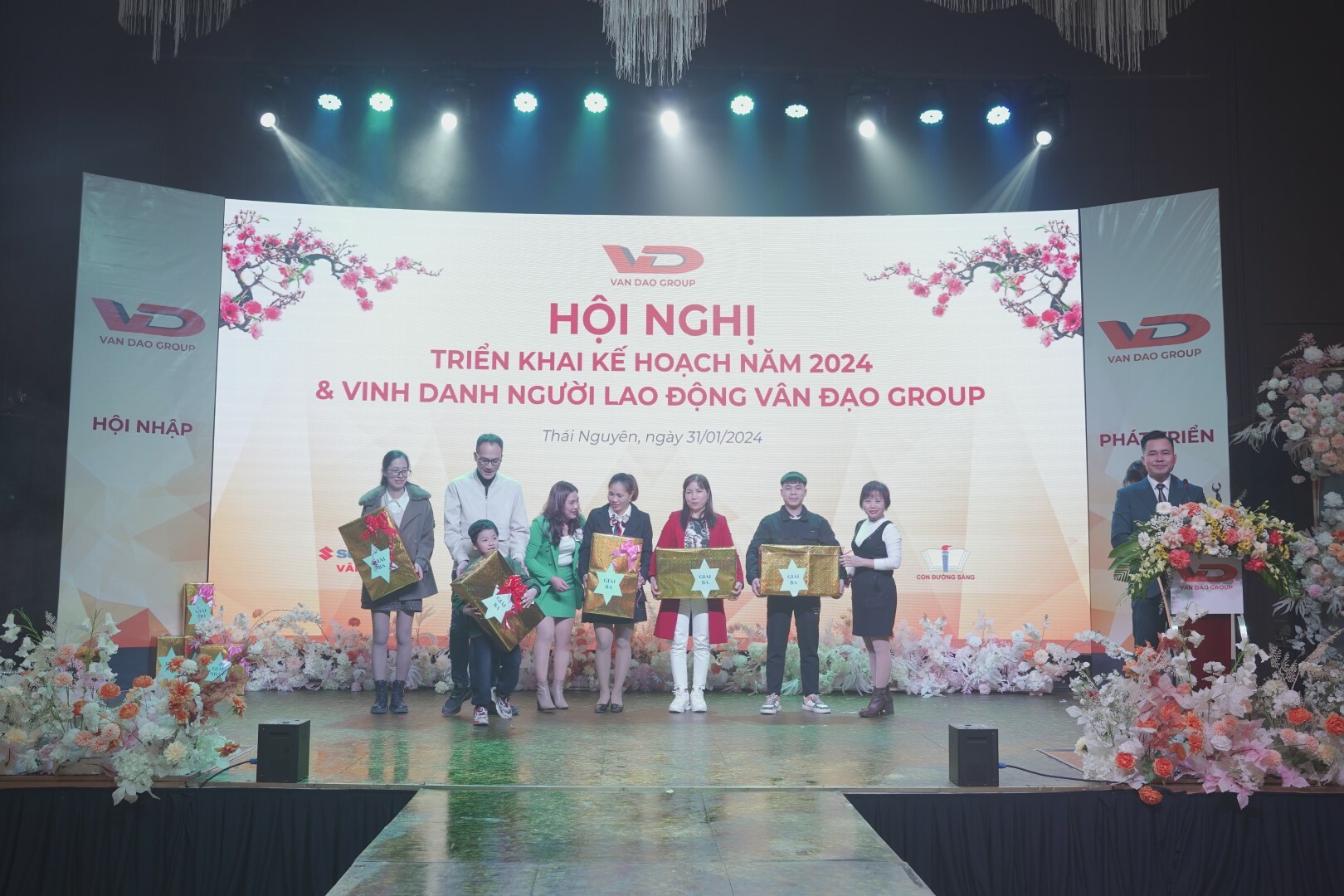 THƯƠNG MẠI VÂN ĐẠO 9