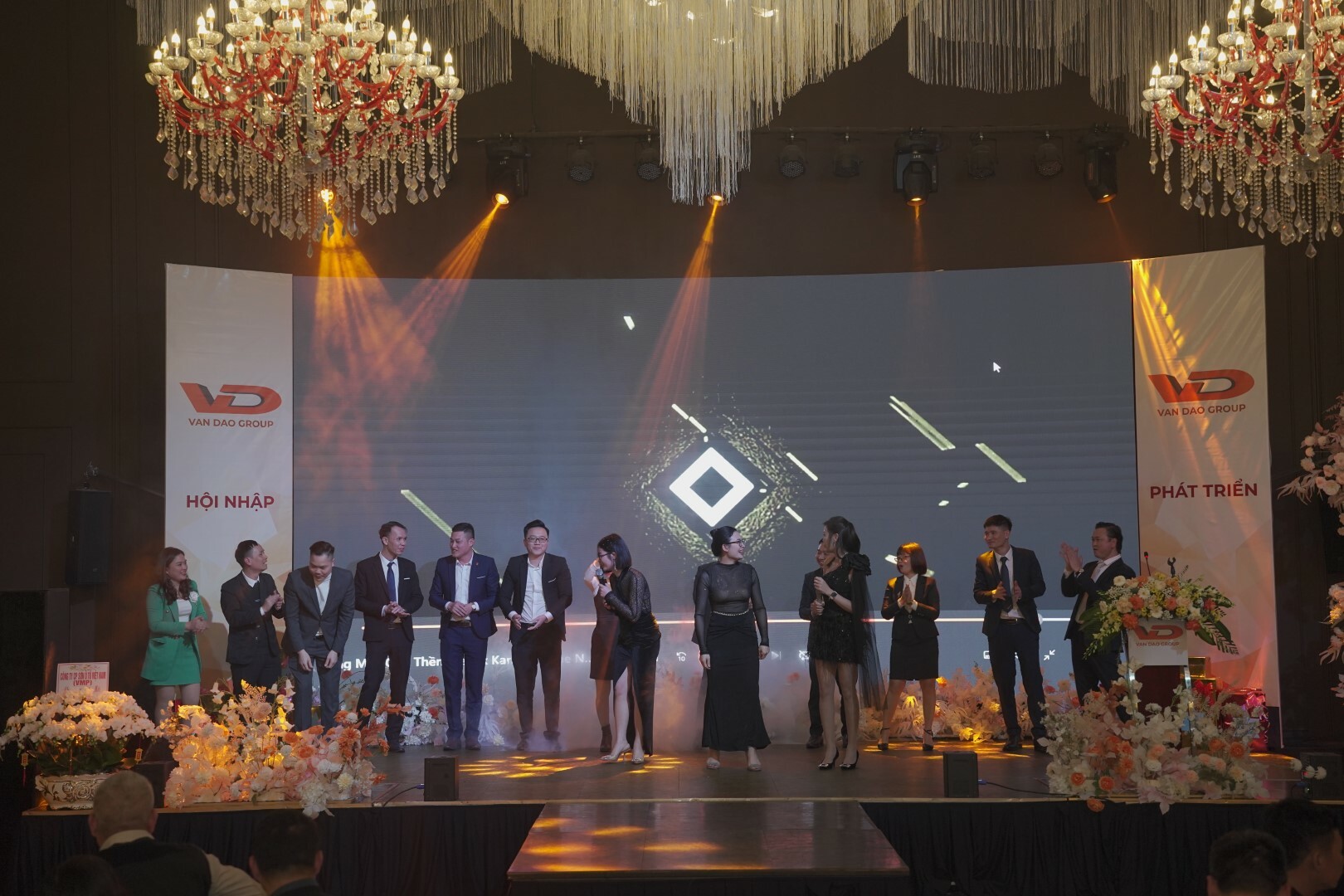 THƯƠNG MẠI VÂN ĐẠO 4