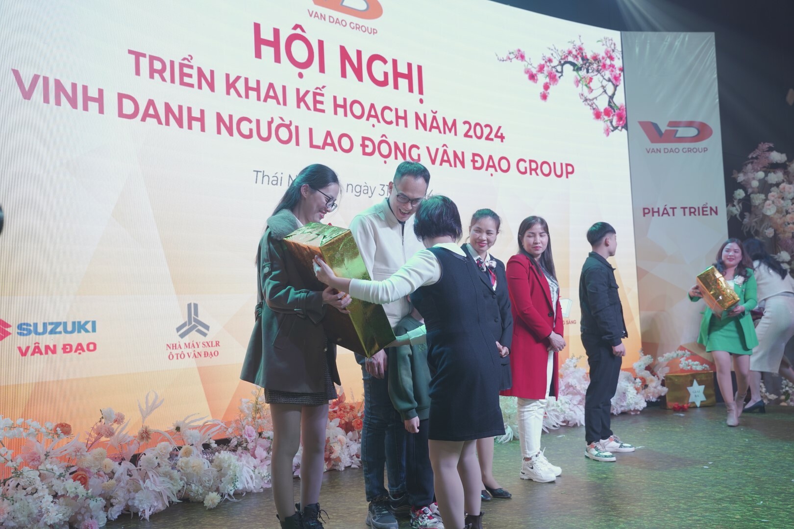 THƯƠNG MẠI VÂN ĐẠO 8