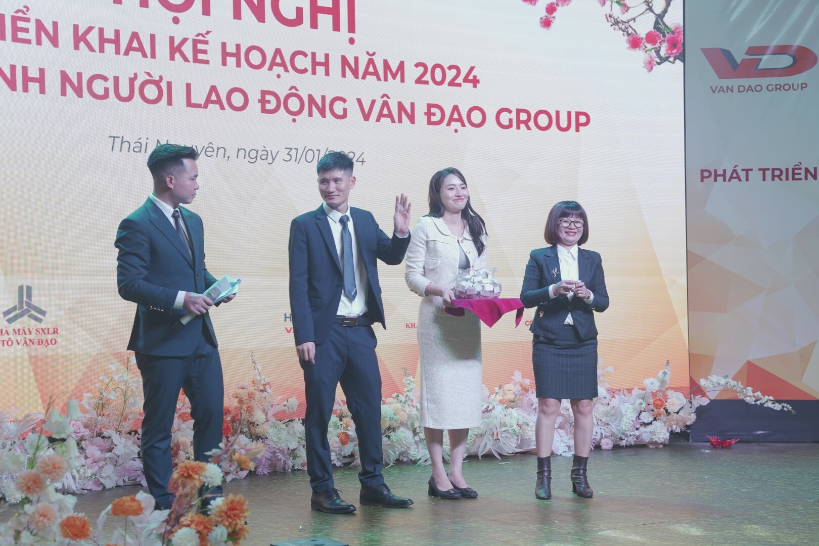 THƯƠNG MẠI VÂN ĐẠO 10
