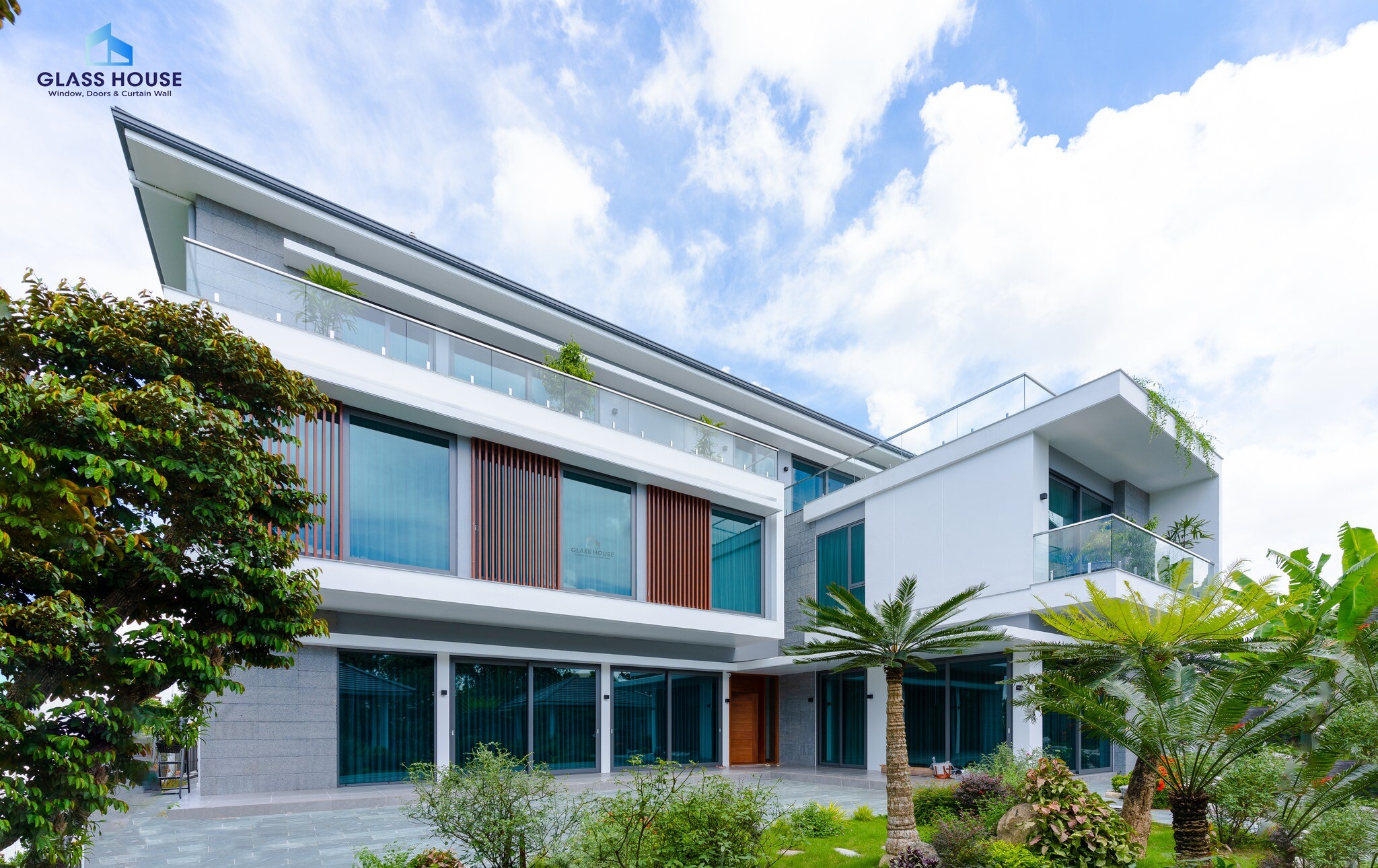 Xây dựng và Thương mại GlassHouse 7