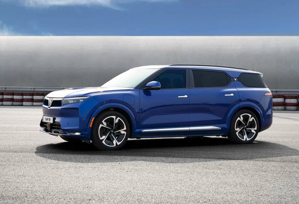 Ô Tô Điện Miền Nam - Vinfast Cộng Hòa 10