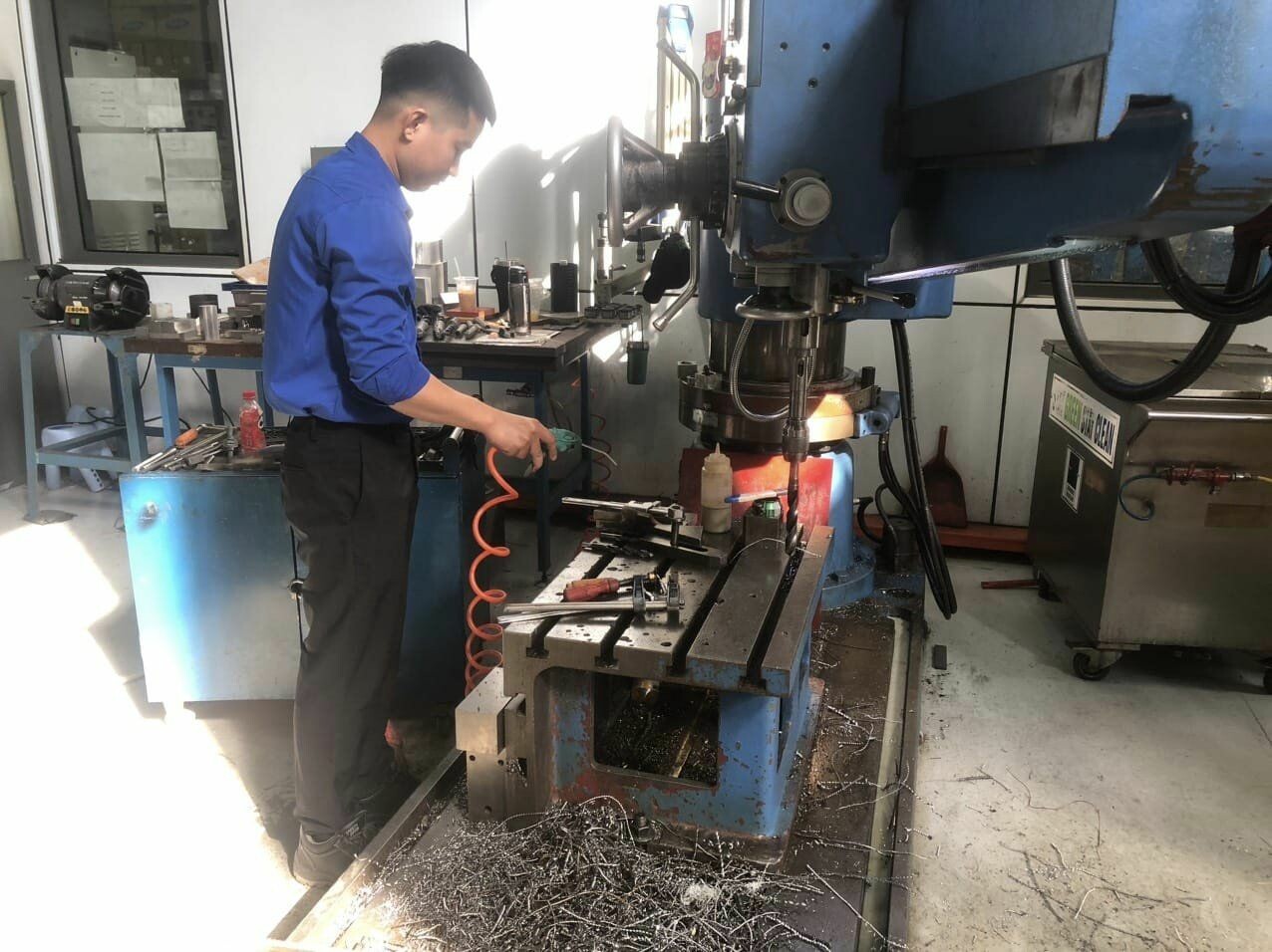 CNS Amura Precision 1