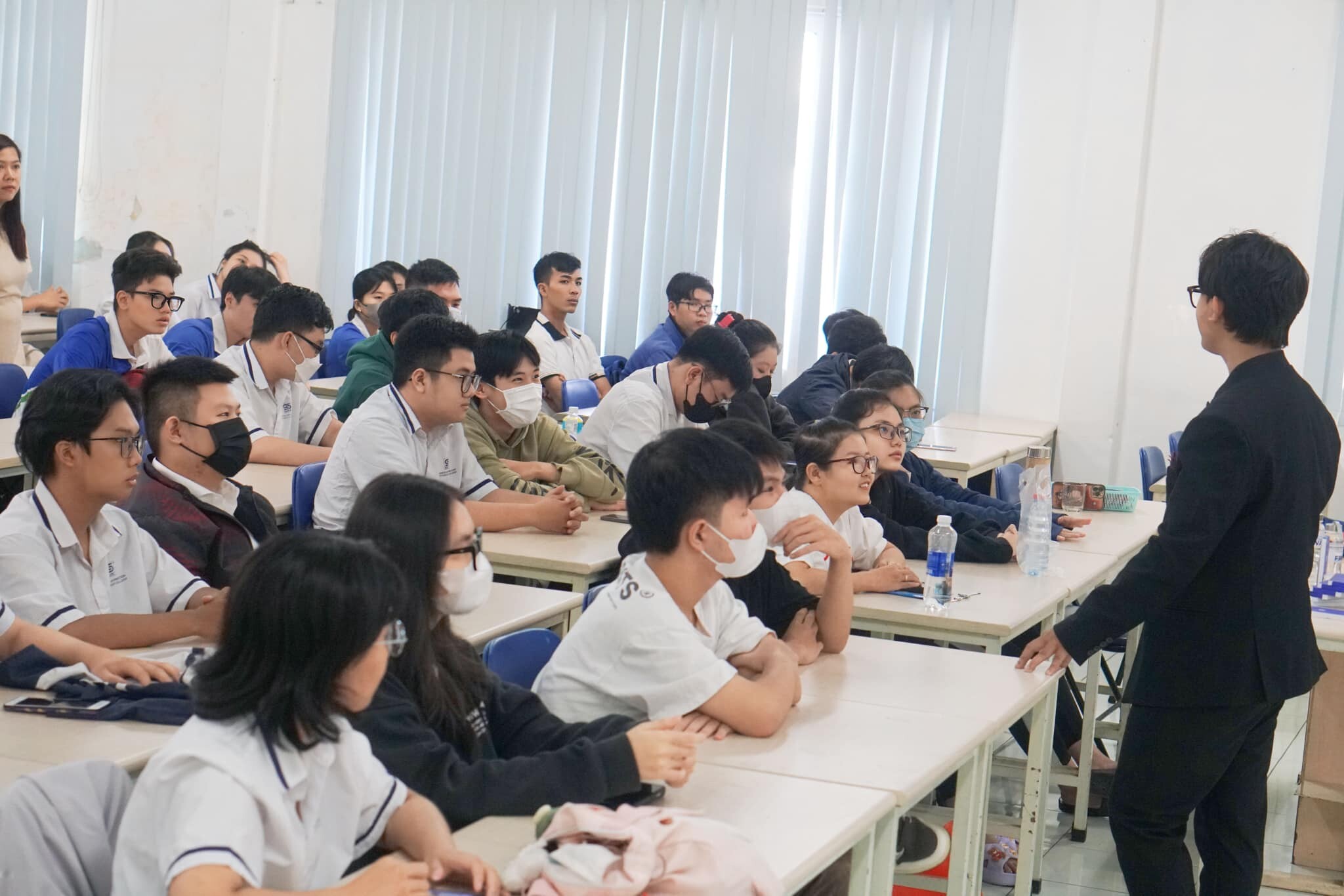 Trường Trung Cấp Công Nghệ Thông Tin 4