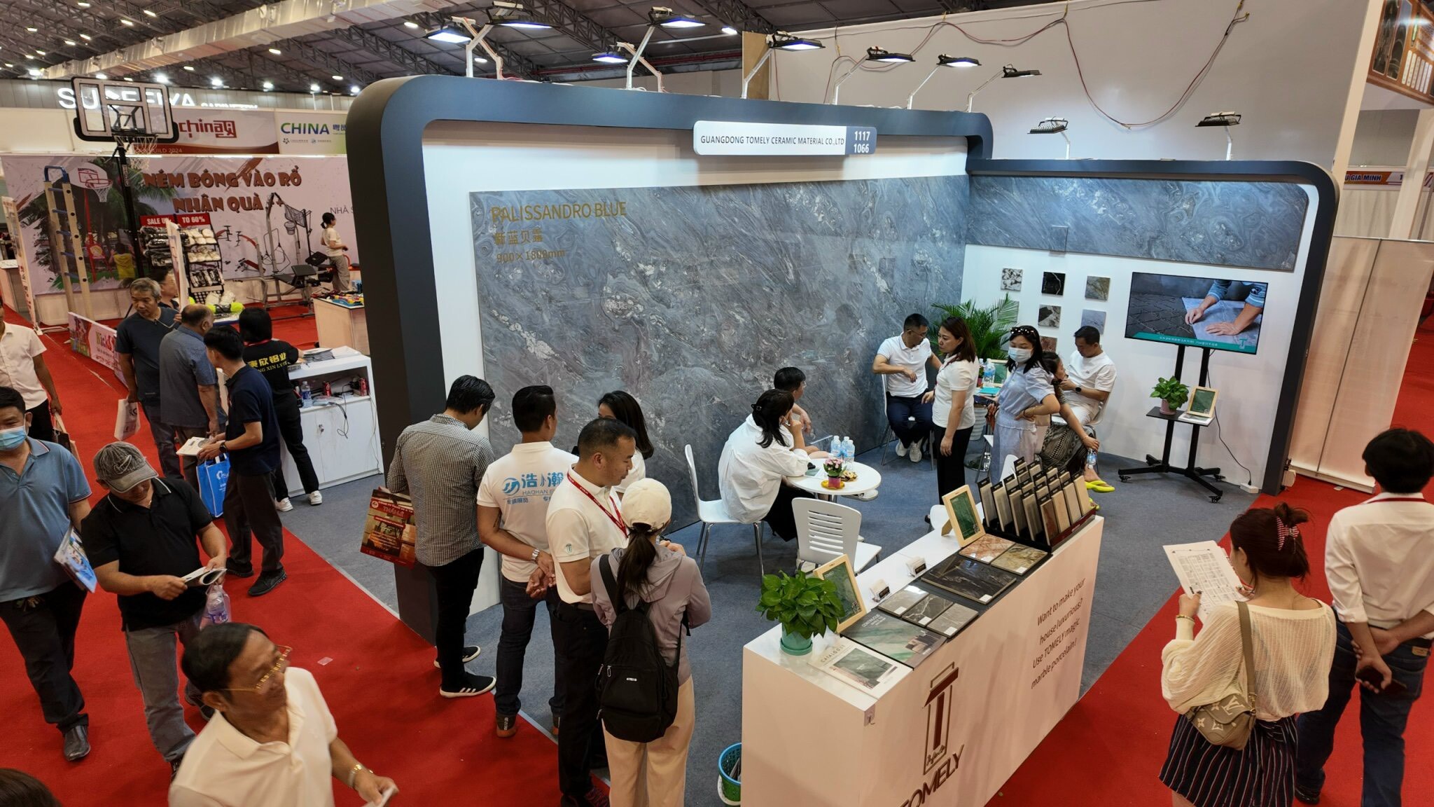 Tổ chức Triển lãm Quốc tế Xây dựng VIETBUILD 2