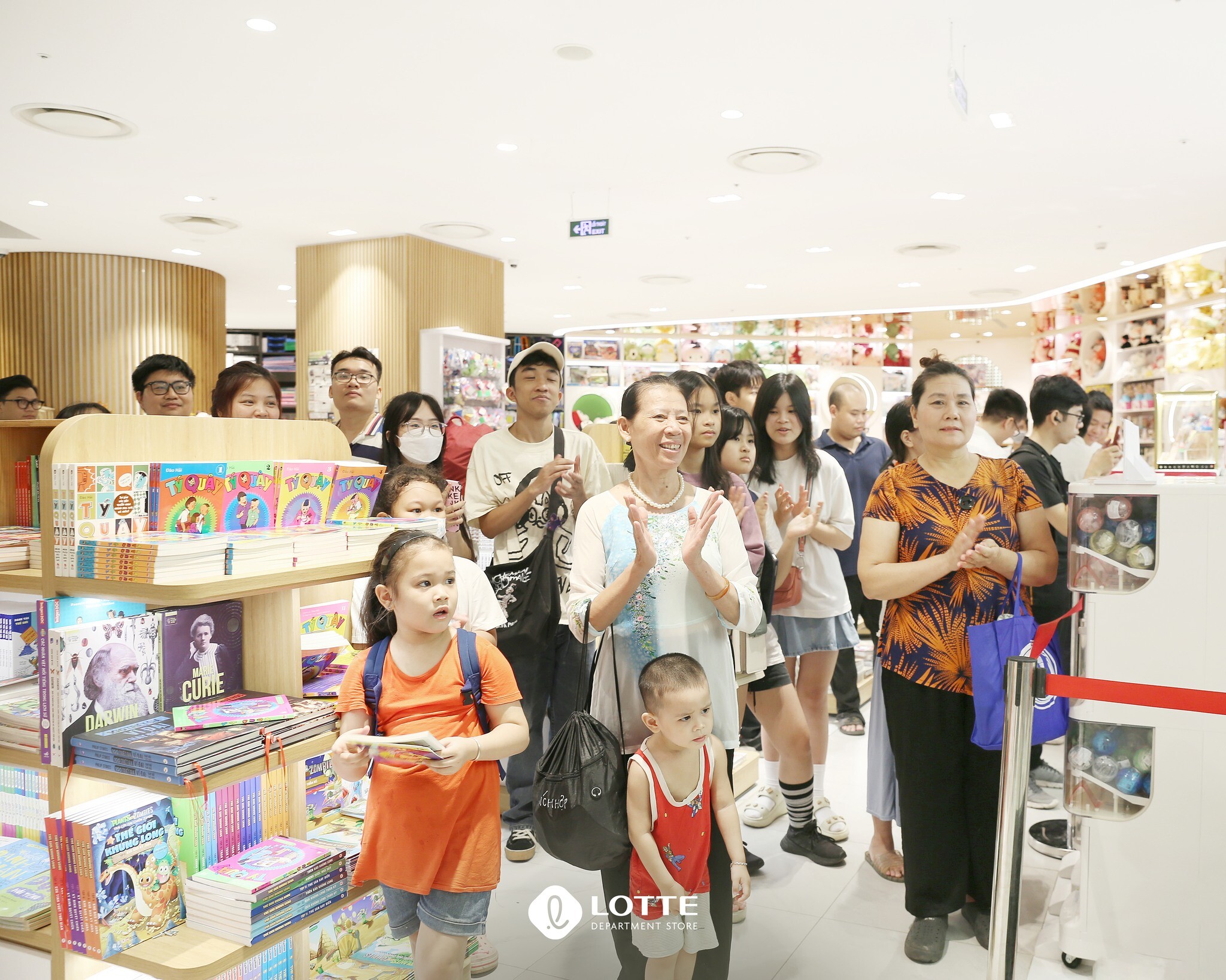 LOTTE DEPARTMENT STORE 1