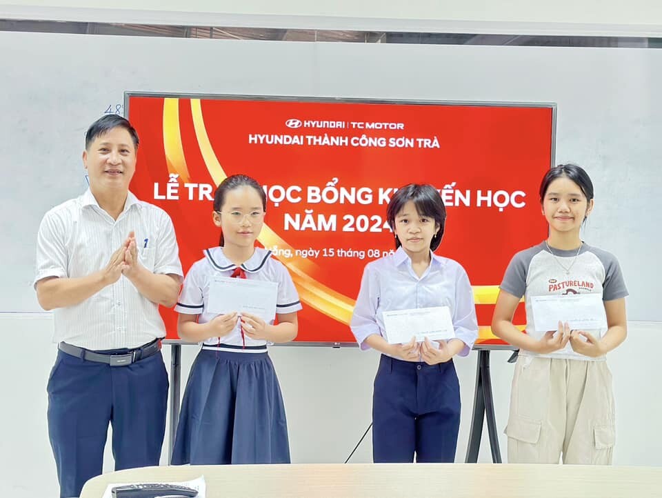 Ô tô Sơn Trà - Hyundai Sơn Trà 9