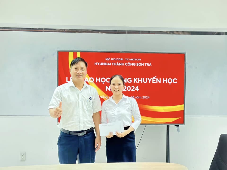 Ô tô Sơn Trà - Hyundai Sơn Trà 8