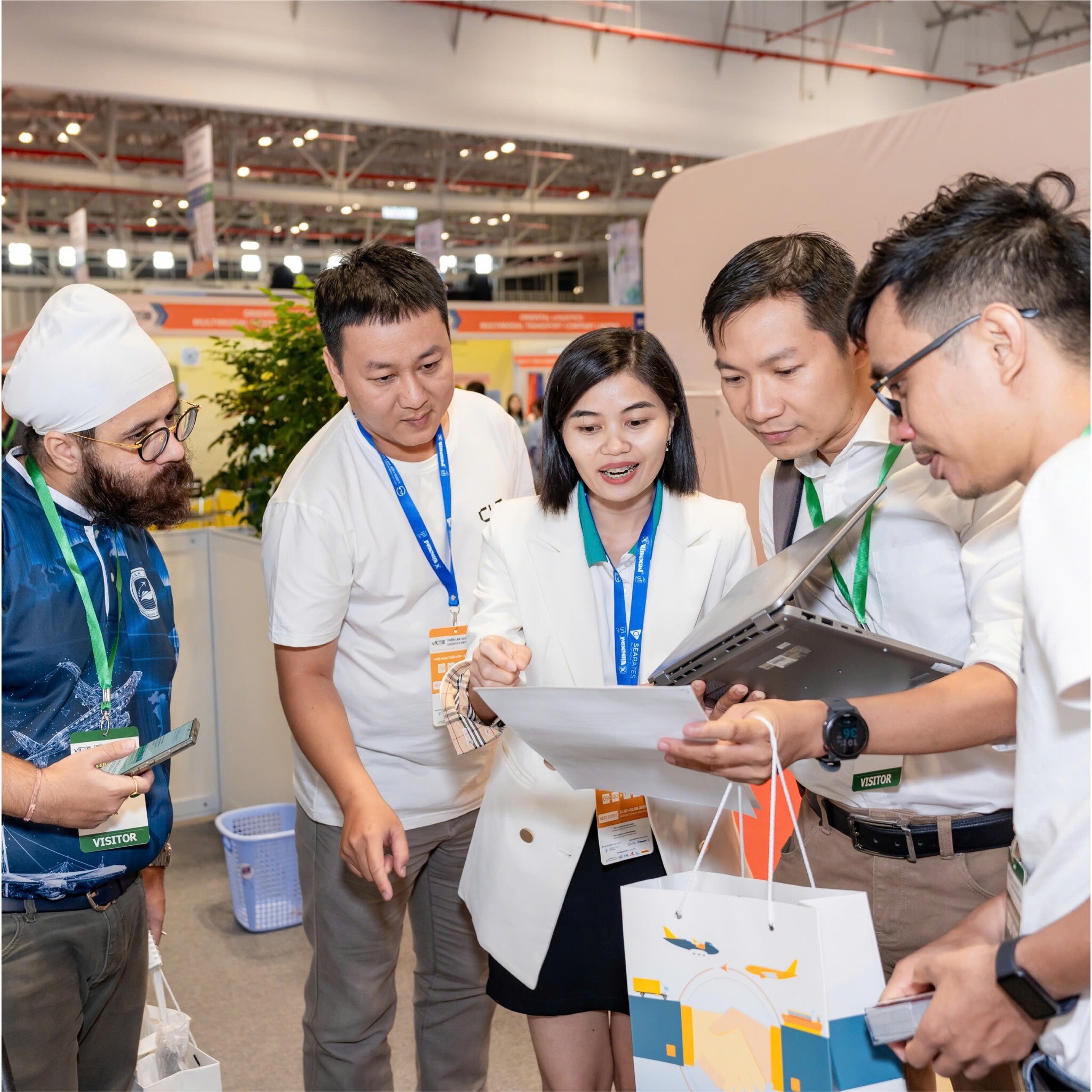 GIAO NHẬN TIẾP VẬN QUỐC TẾ - WR1 2