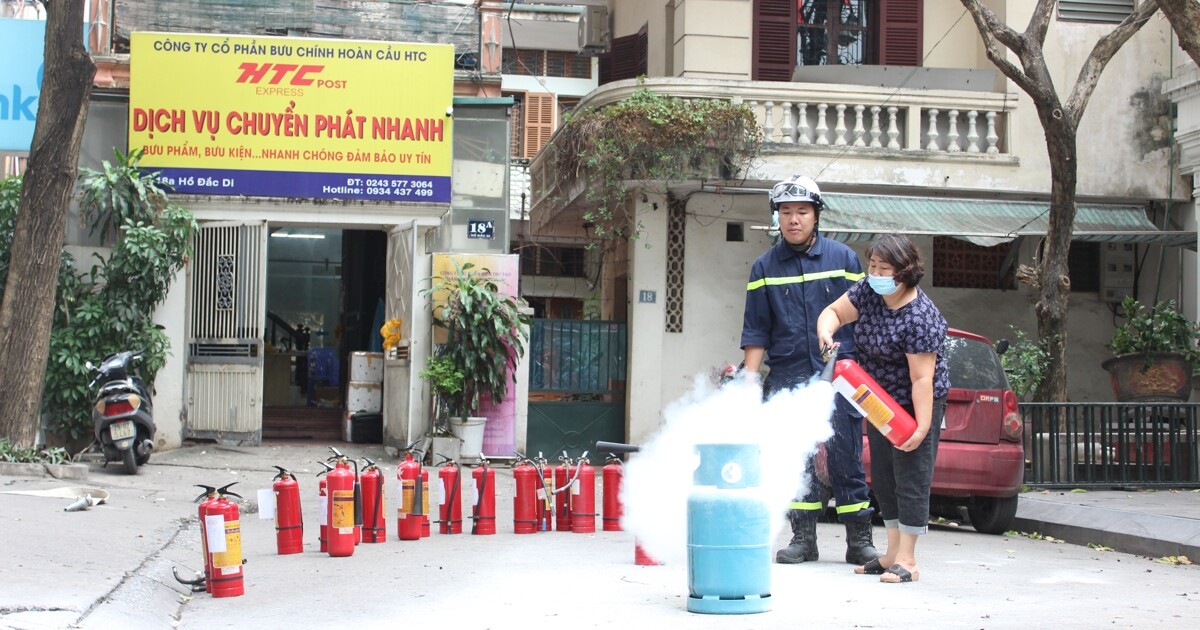 BƯU CHÍNH HOÀN CẦU HTC 2