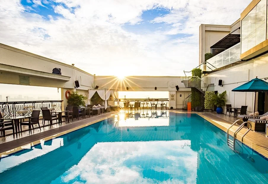 Renaissance Riverside 6