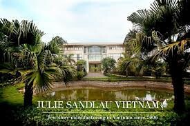 Julie Sandlau Việt Nam 8