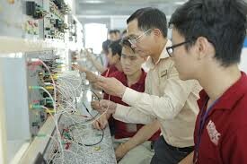 CƠ ĐIỆN - ĐIỆN TỬ VÀ THƯƠNG MẠI QUỐC TẾ 5