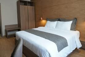 Khách sạn The Luxe Hotel 5