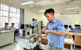 Trường Trung cấp nghề Kỹ thuật Công nghệ Hùng Vương 6