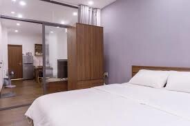 THE LIGHT APARTMENT 7