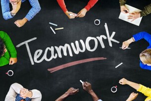 Teamwork là gì? Tìm hiểu phương pháp teamwork hiệu quả trong cuộc họp và những lợi ích của việc teamwork