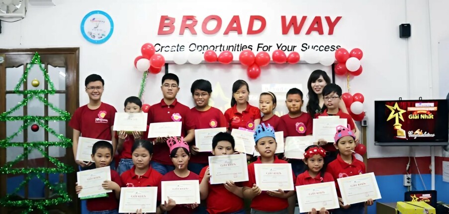 Review Trung Tâm Ngoại Ngữ Broad Way: Nơi biến ngôn ngữ trở thành bản năng (2025)