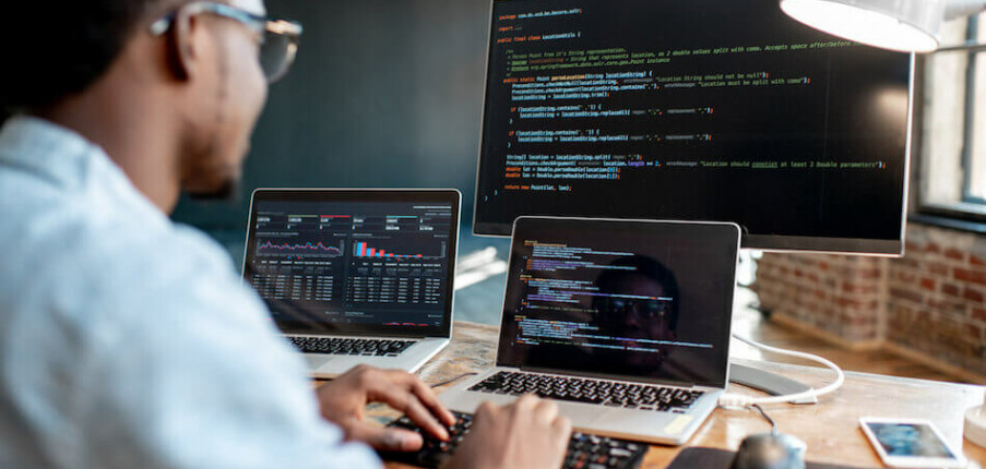 Mức lương và lộ trình thăng tiến cho các vị trí hot trong ngành IT (Backend, Frontend, DevOps, Data Engineer, AI Engineer)