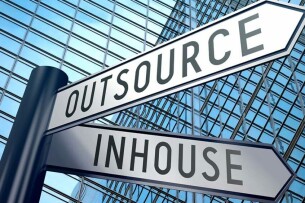 Công ty Outsource là gì? Có nên làm việc trong công ty gia công phần mềm?