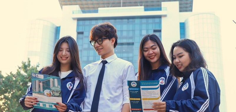 Top 15 trường có ngành Logistics đào tạo tốt tại HN & TP. HCM (2025)