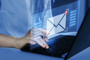 FYI nghĩa là gì? Giải thích chi tiết + ví dụ thực tế dễ hiểu