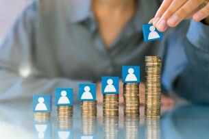 Lương IT mới ra trường 2025: Có thực sự hấp dẫn?