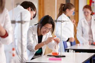 TOP 8 khóa học Hóa học trực tuyến được học sinh ưa chuộng