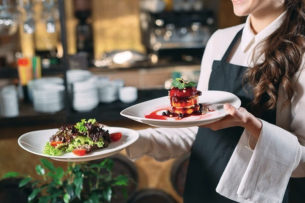 TOP 10 khóa học đào tạo nghiệp vụ nhà hàng nổi tiếng tại Việt Nam