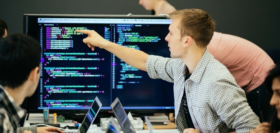 Nên học Ngành CNTT học ở trường nào? Điểm chuẩn, khối xét tuyển, cơ hội việc làm, mức lương của ngành CNTT